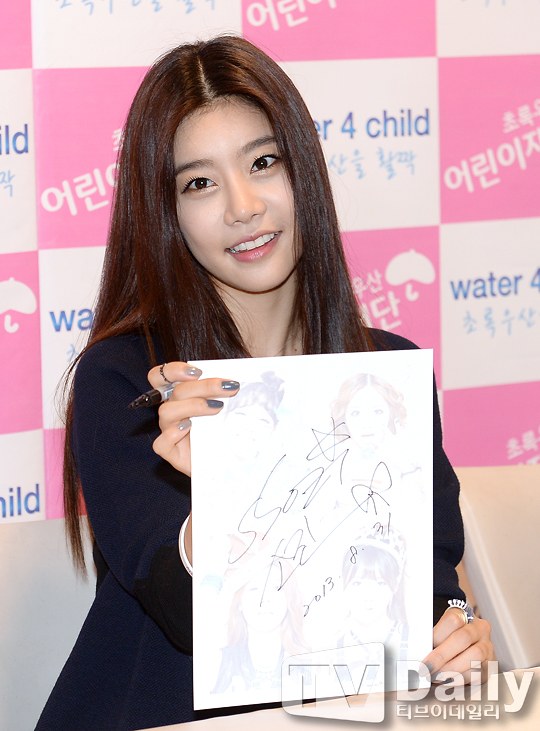 130831 걸스데이 water 4 child 사인회 기사사진.jpg