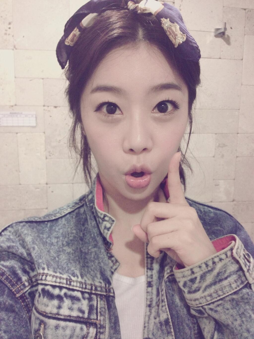 걸스데이 소진 130804 트위터 - 우리 민아 엠씨 첫방이니까 다들 빨리빨리 채널고정!!!!!