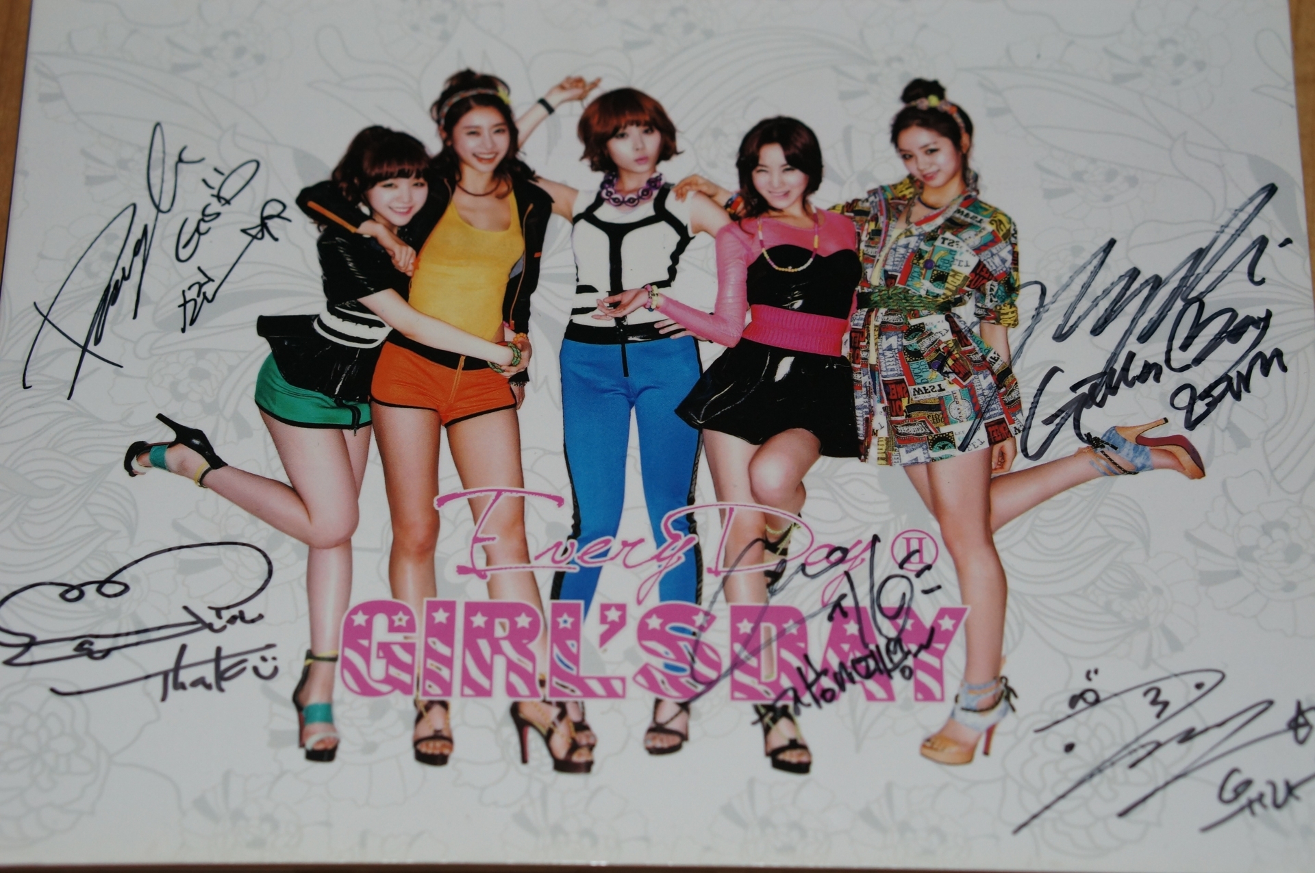 [고화질] 걸스데이 모든멤버 친필싸인.jpg - [GIRL'S DAY] EVERYDAY 2 (Oh! My God)