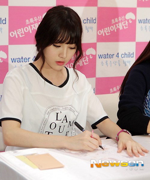 130831 걸스데이 water 4 child 사인회 기사사진.jpg