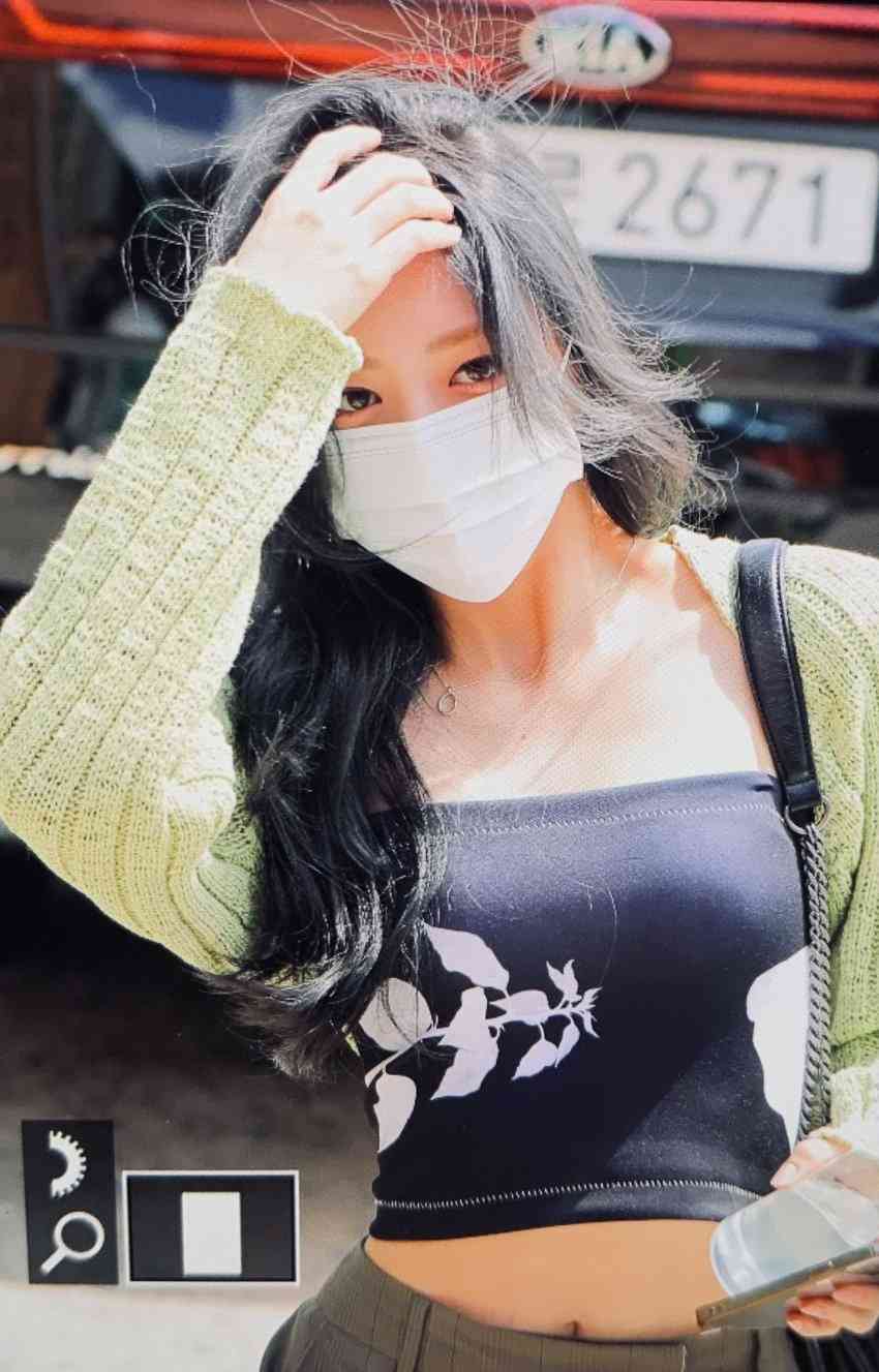 마스크 쓴 유나
