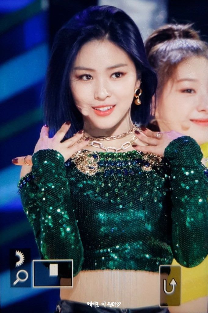 [프리뷰] 가온어워즈 블루블랙 칼단발 있지 류진