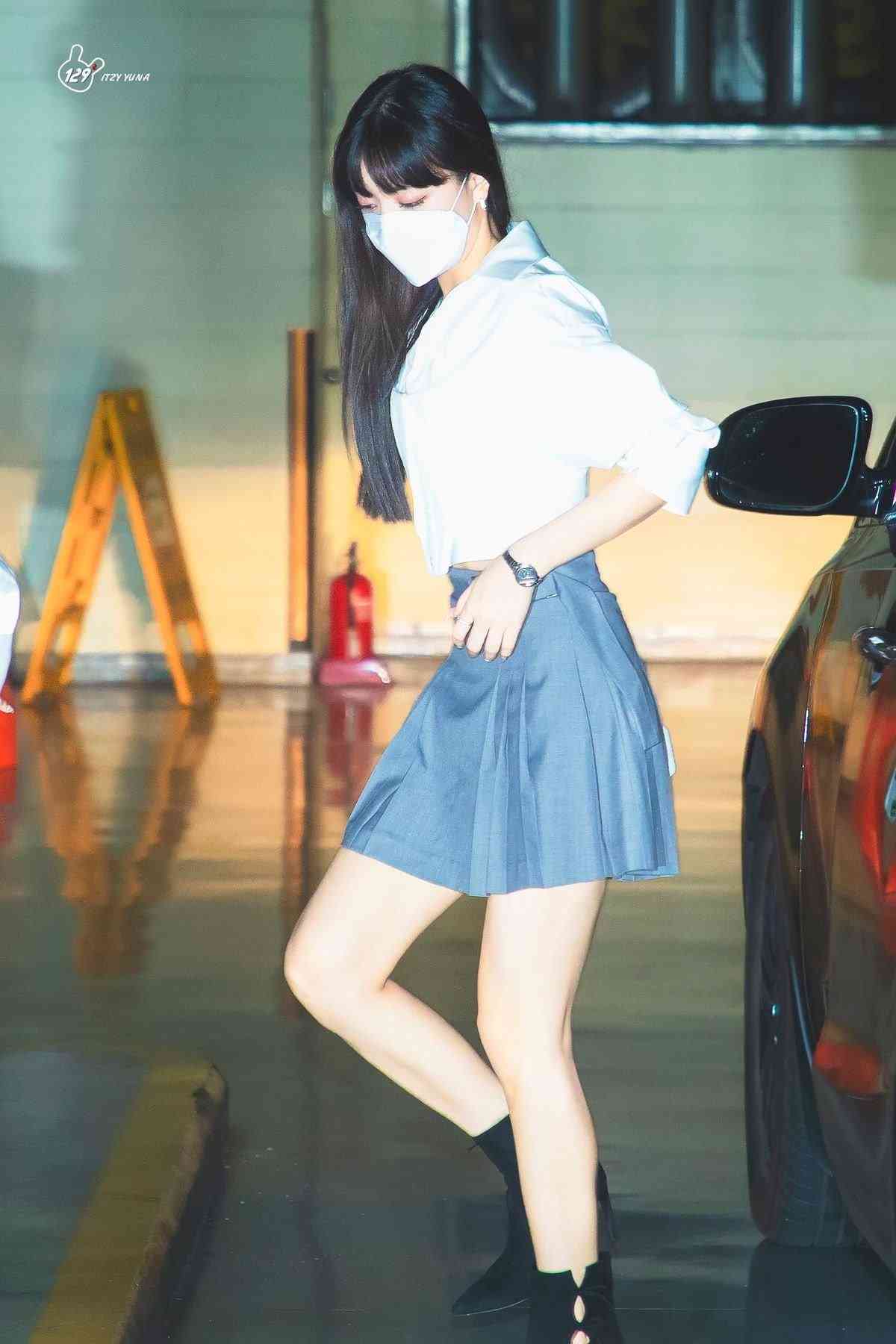 마스크 쓴 유나