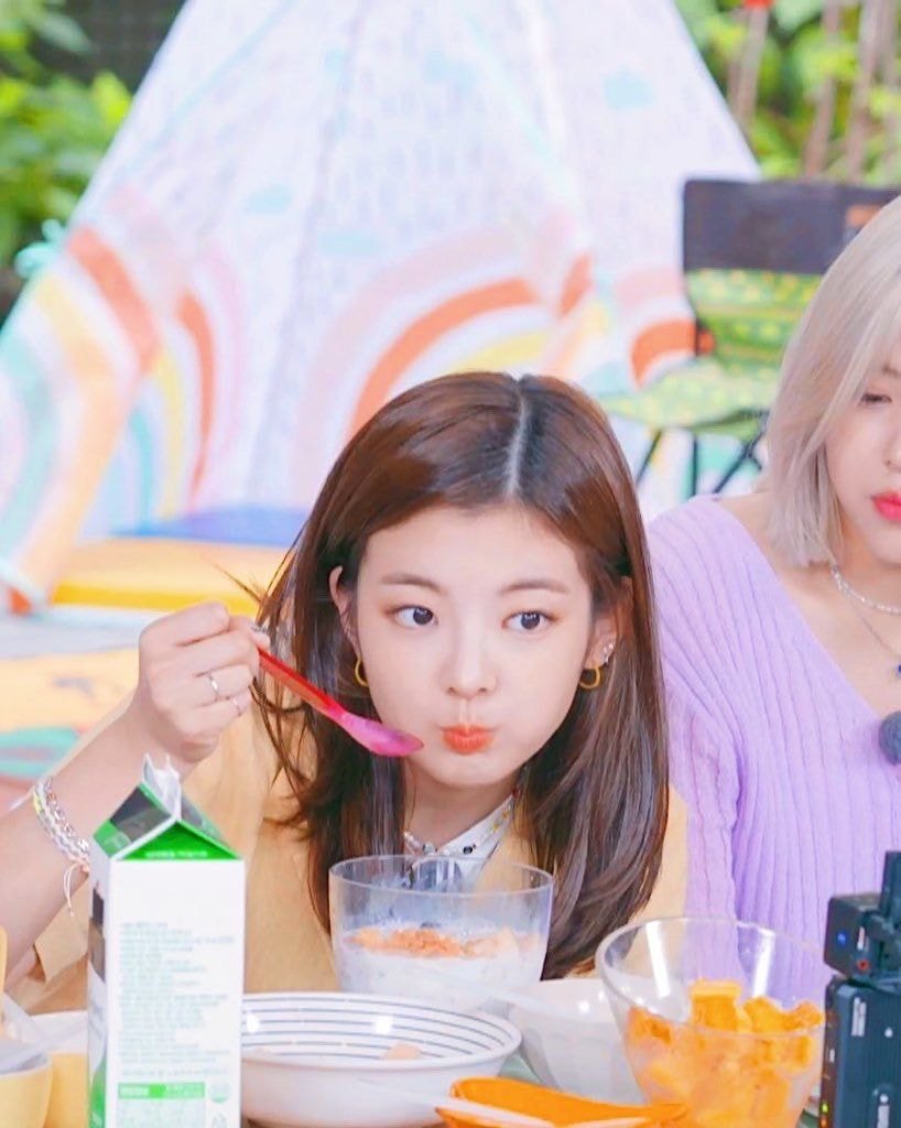 오늘 온라인 팬미팅한 있지(ITZY)
