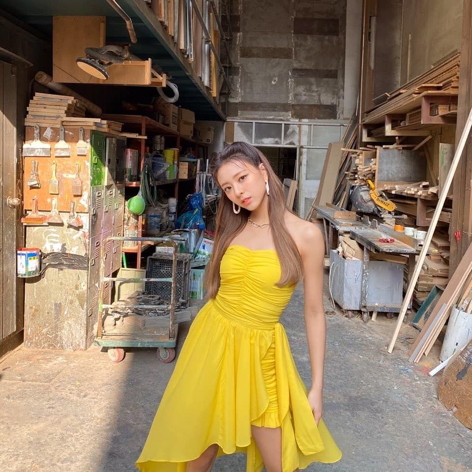 노란 드레스 여신...#있지 (#ITZY) #유나.insta