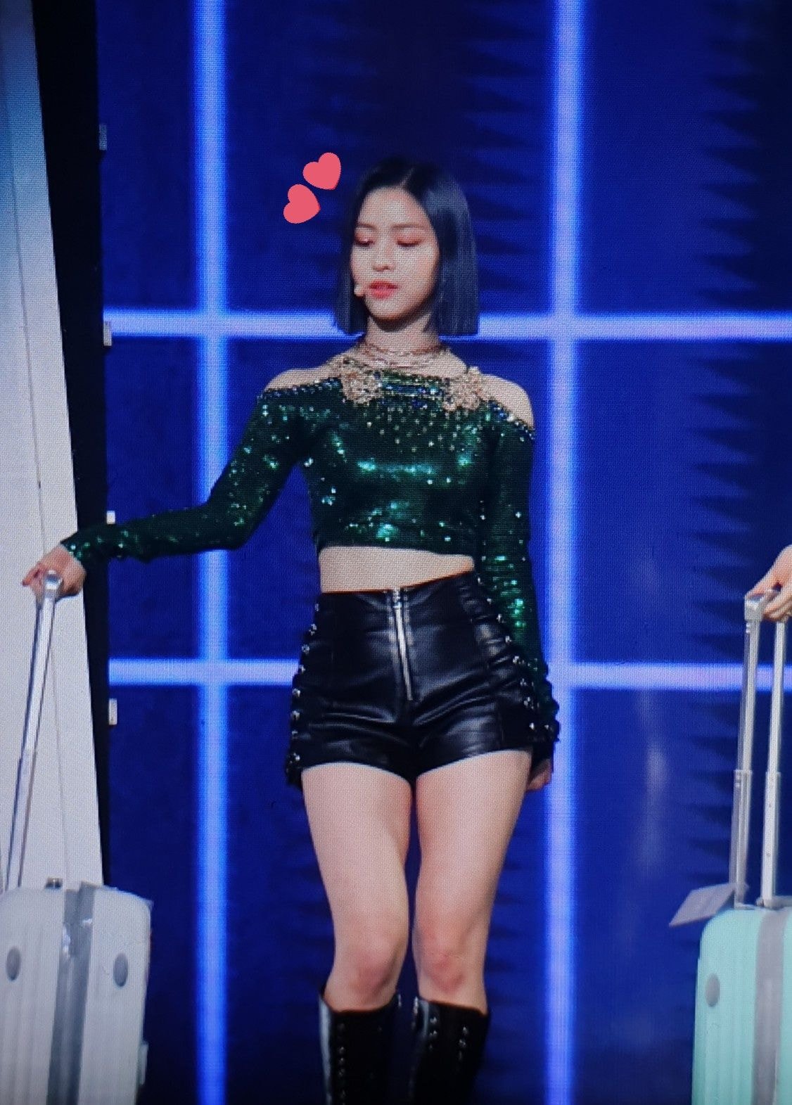 [프리뷰] 가온어워즈 블루블랙 칼단발 있지 류진