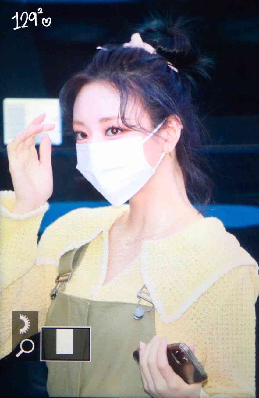 마스크 쓴 유나