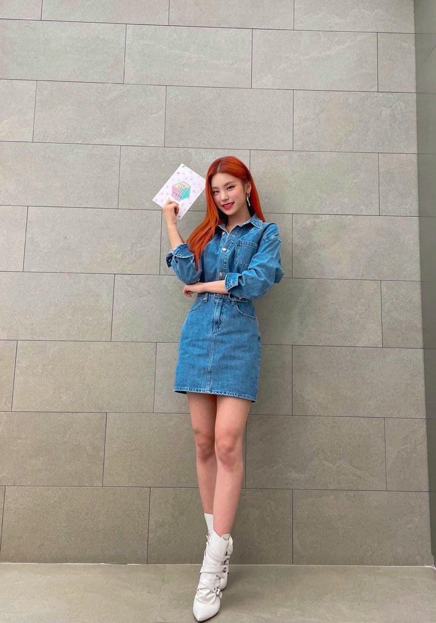 있지(ITZY) 예지 오늘자 음악중심 셀카