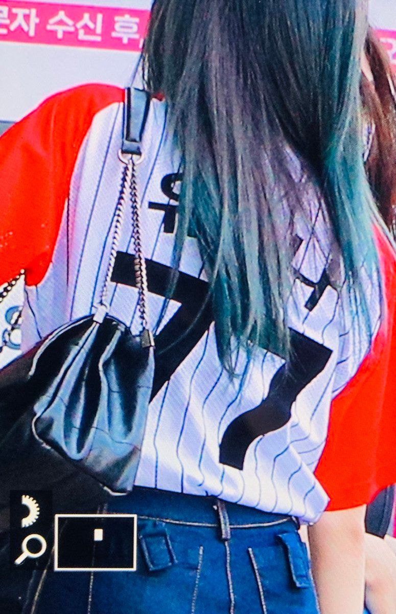 LG유니폼 입고 시구하러 출근하는 있지(ITZY) 유나