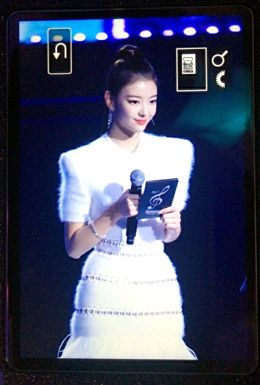 발망 블랙/화이트 드레스 #있지(#ITZY) 리아