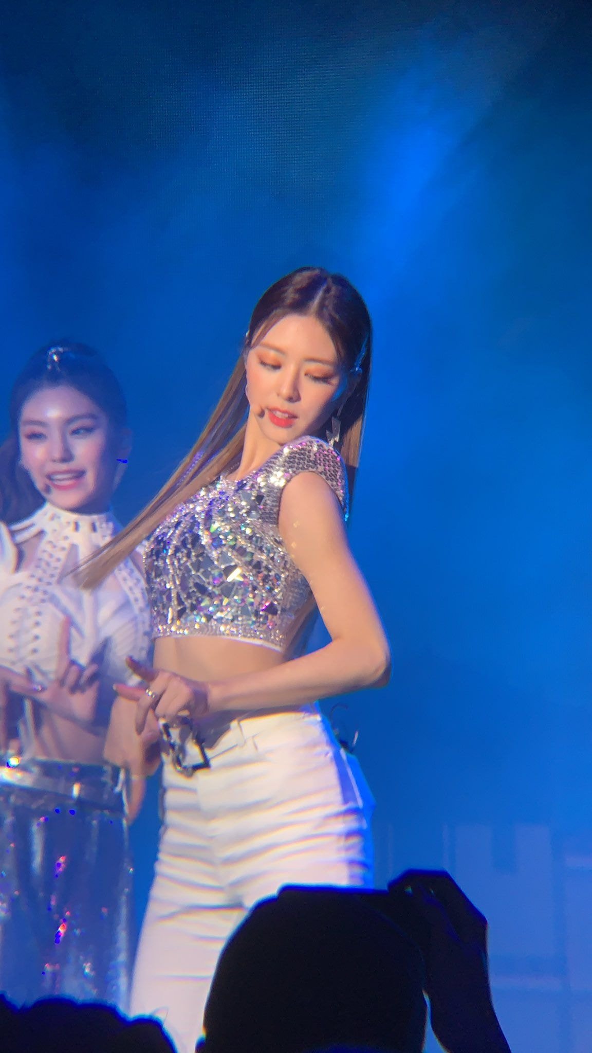 ITZY 유나 뉴욕 목격짤.jpg