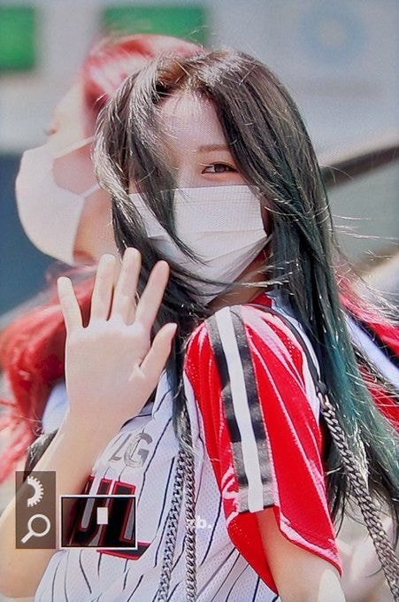 LG유니폼 입고 시구하러 출근하는 있지(ITZY) 유나
