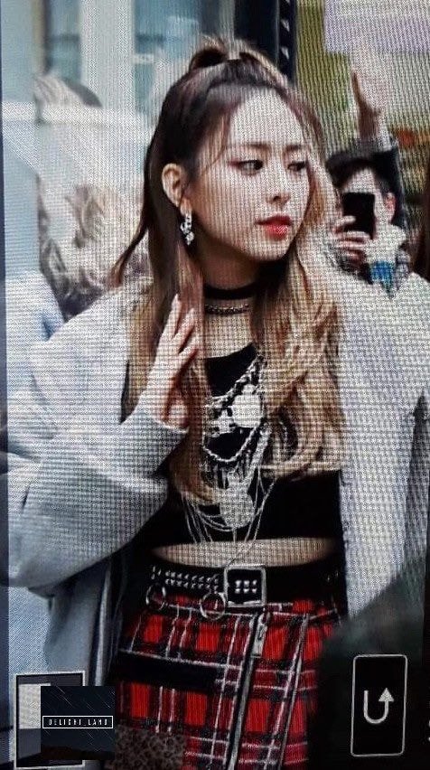 ITZY 유나 뉴욕 목격짤.jpg