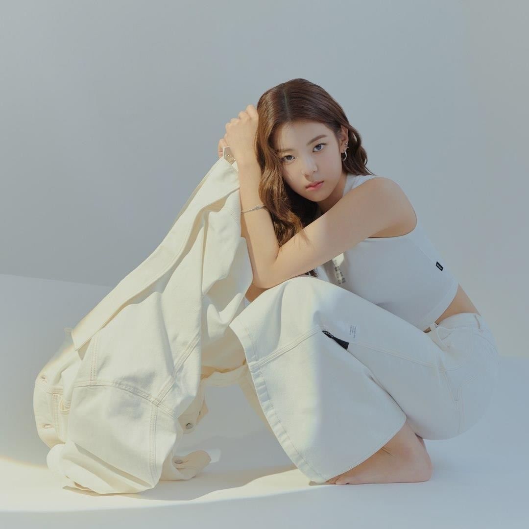 리아 류진 예지 유나 채령 (#있지 #ITZY) with 안다르