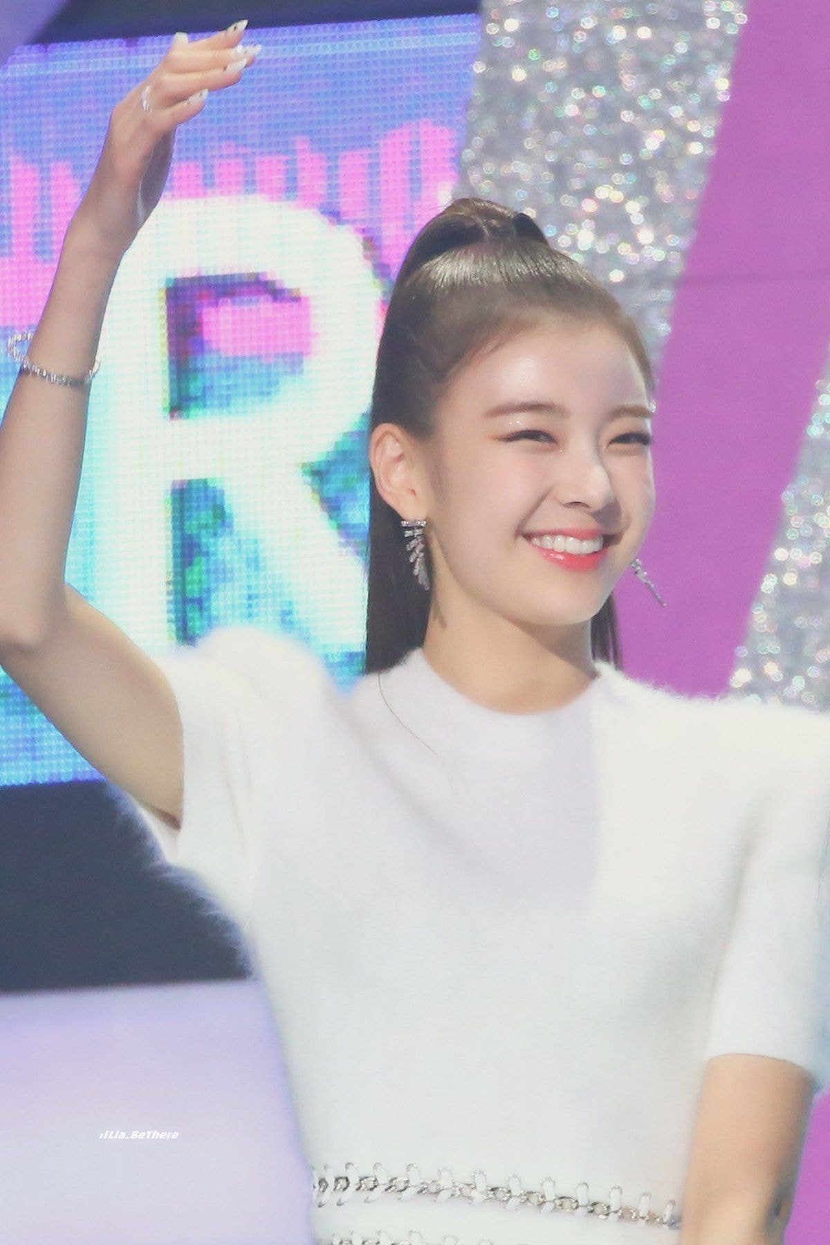 발망 블랙/화이트 드레스 #있지(#ITZY) 리아