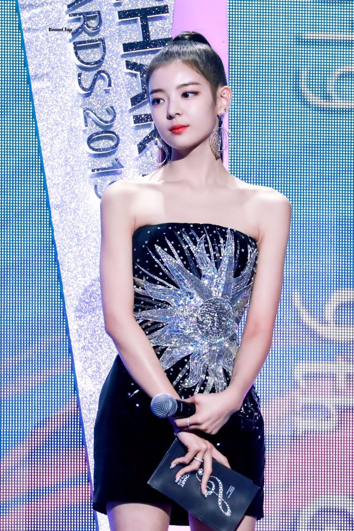 발망 블랙/화이트 드레스 #있지(#ITZY) 리아