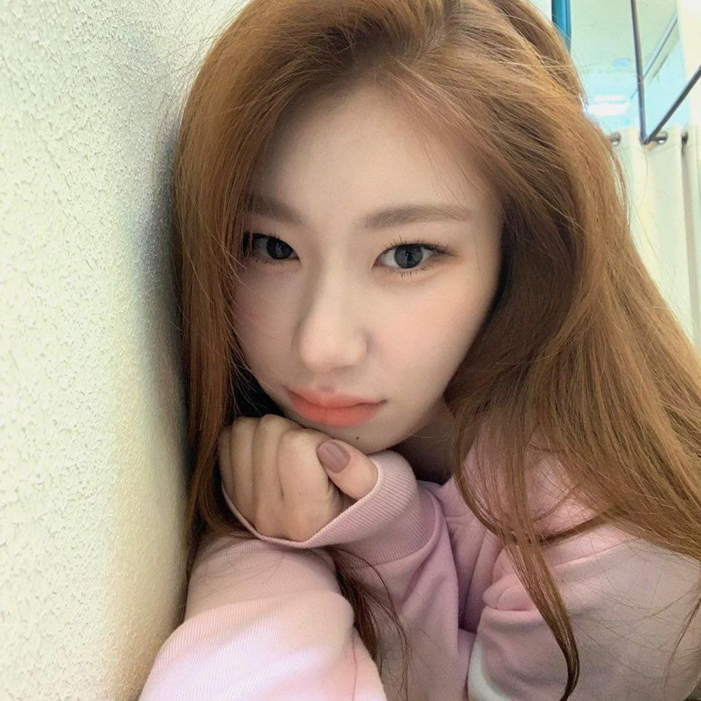 있지(ITZY) 인스타 핑크 채령