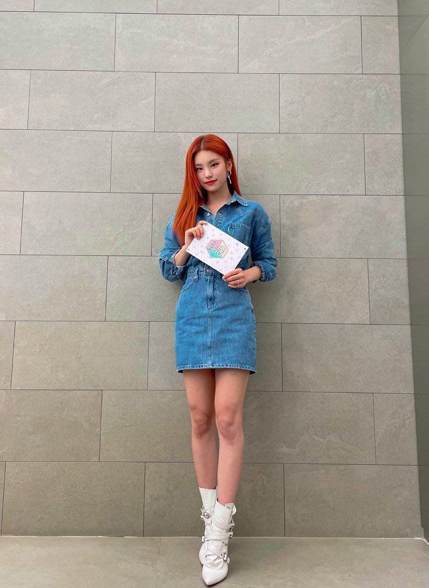 있지(ITZY) 예지 오늘자 음악중심 셀카