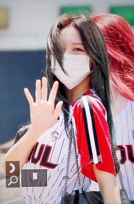 LG유니폼 입고 시구하러 출근하는 있지(ITZY) 유나