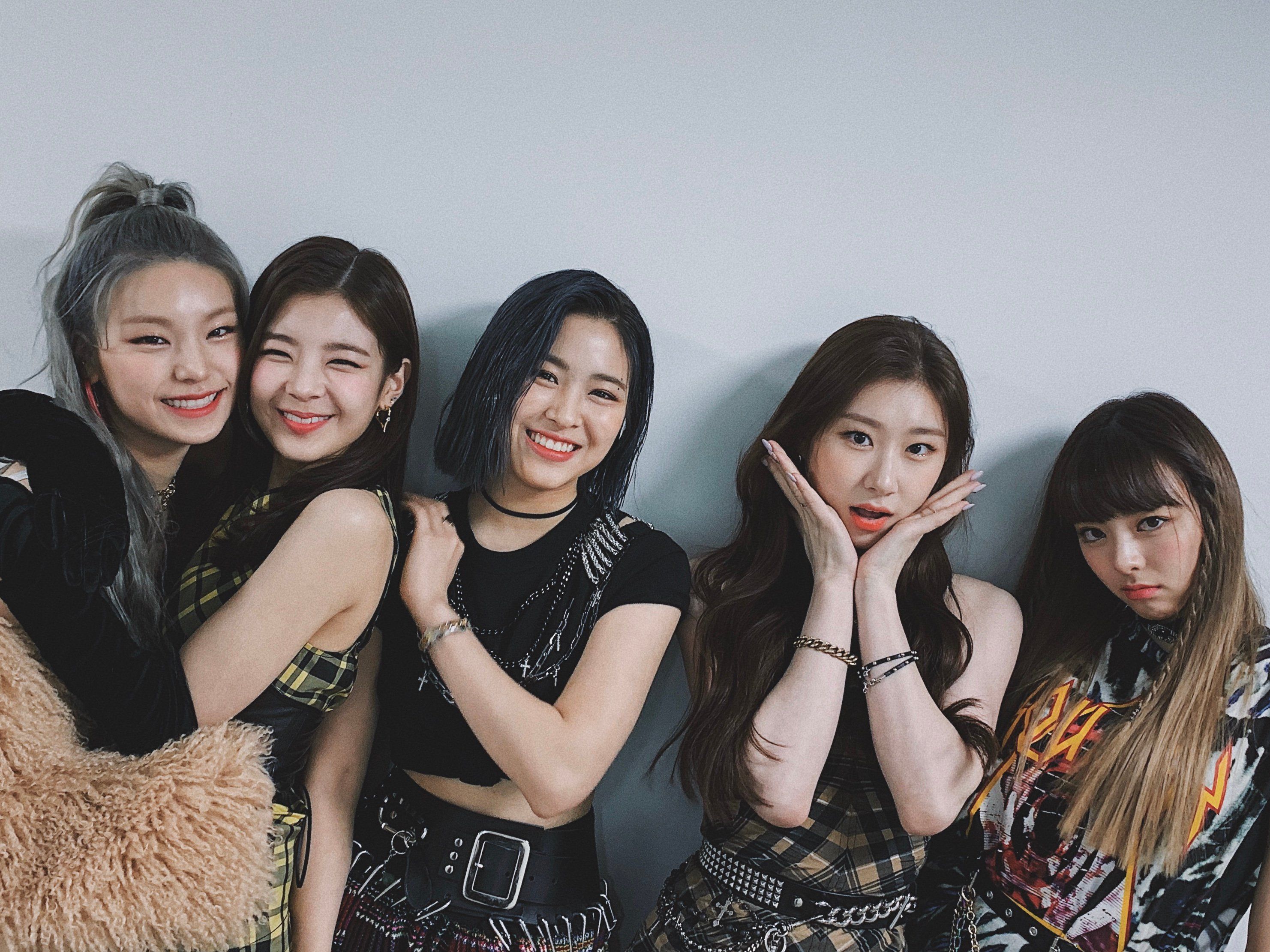 #있지 (#ITZY) 단체사진.twitter