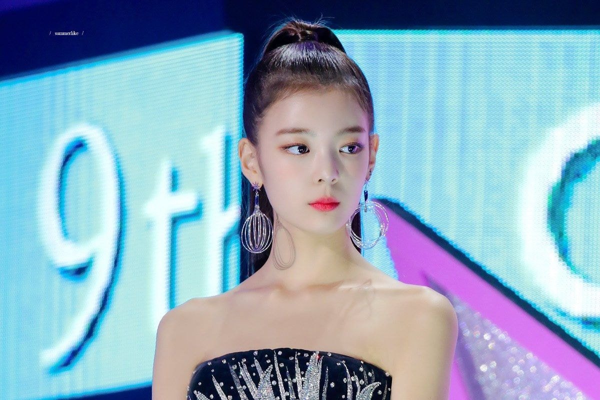 발망 블랙/화이트 드레스 #있지(#ITZY) 리아