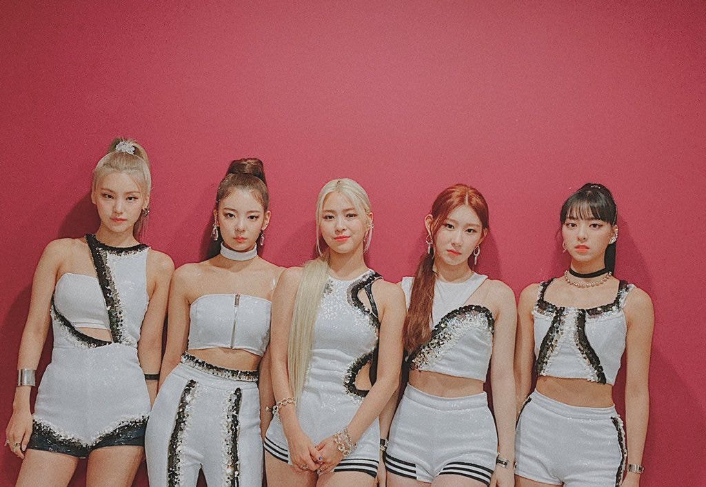ITZY 오늘 음방 단체사진