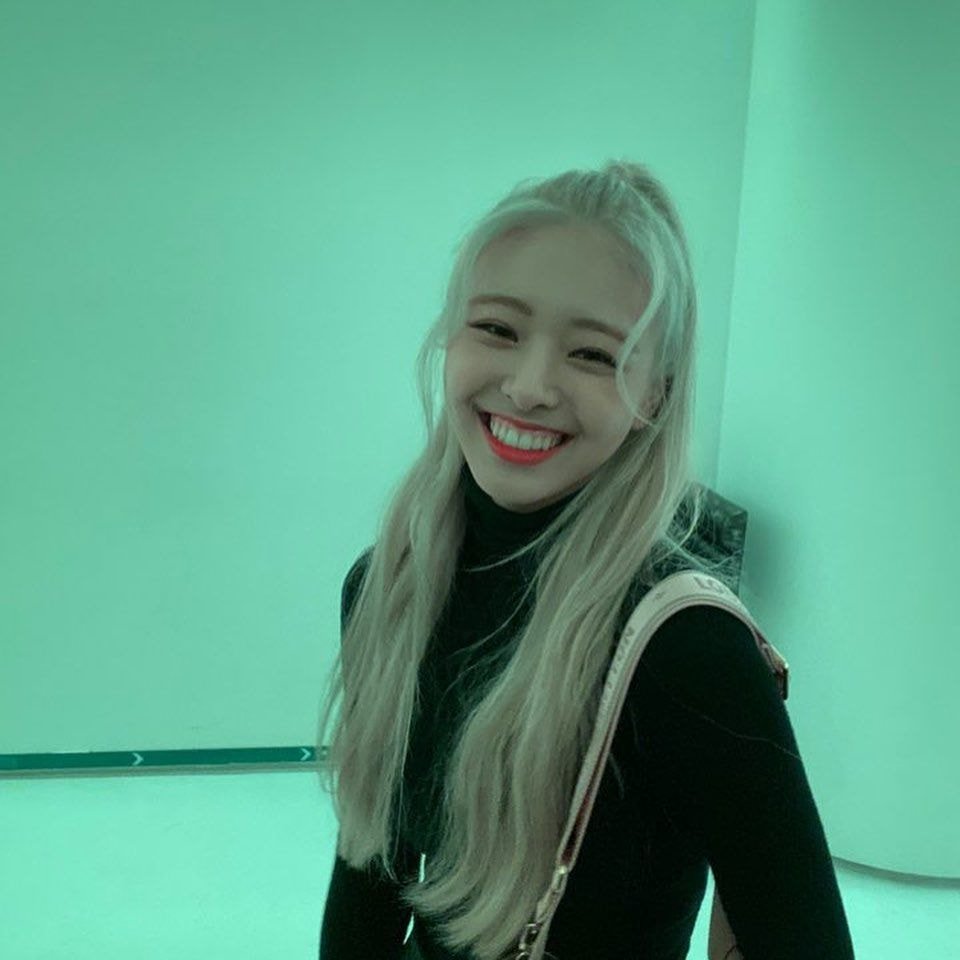 있지 ITZY 유나 어제자 생일기념 폭풍인스타 업뎃
