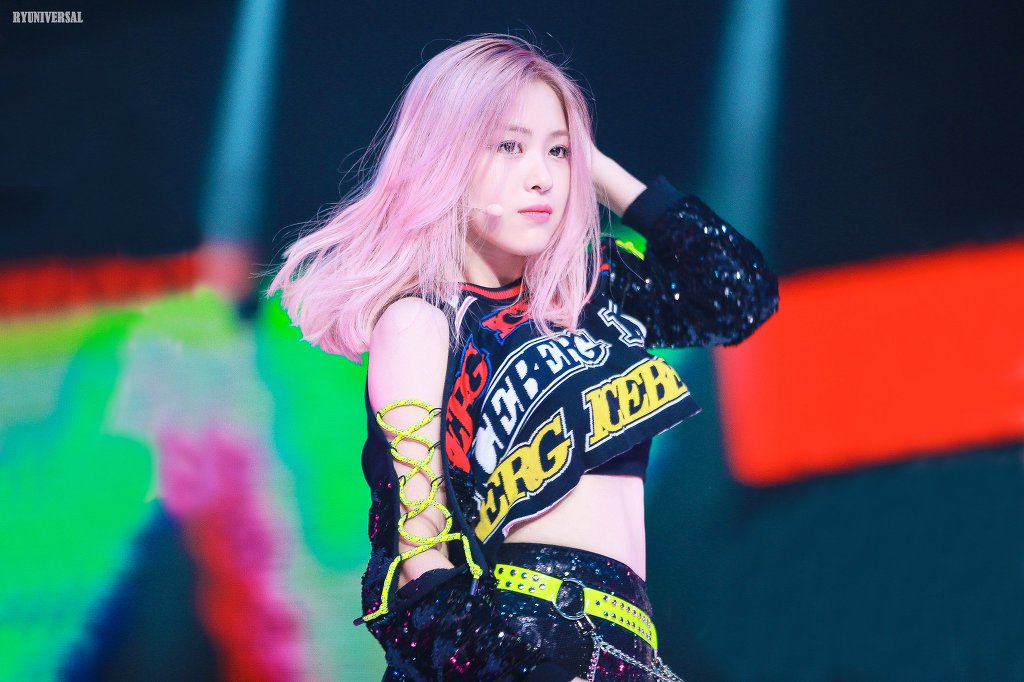 ITZY 컴백 쇼케이스 류진.jpg