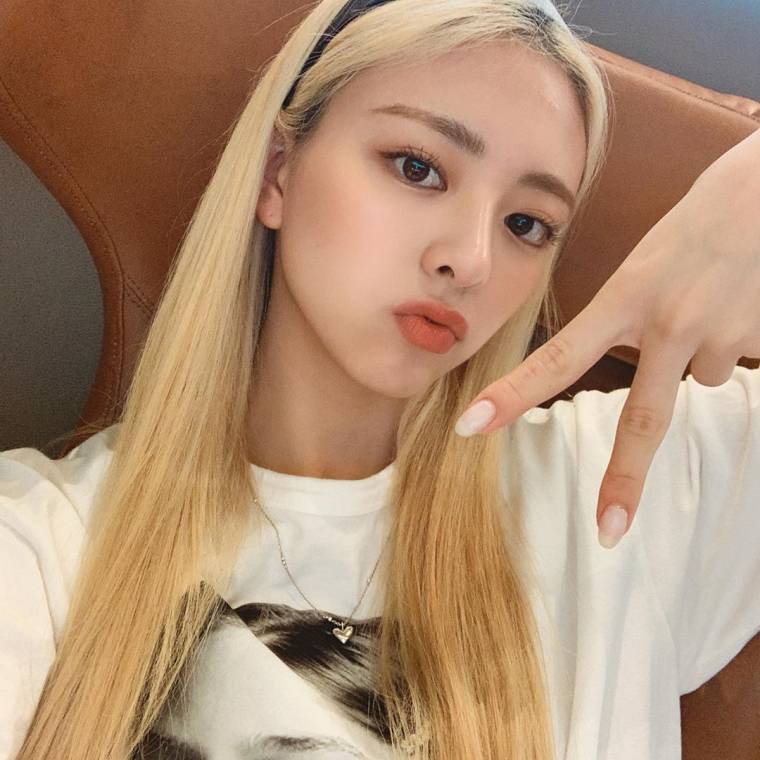 ITZY 유나.insta