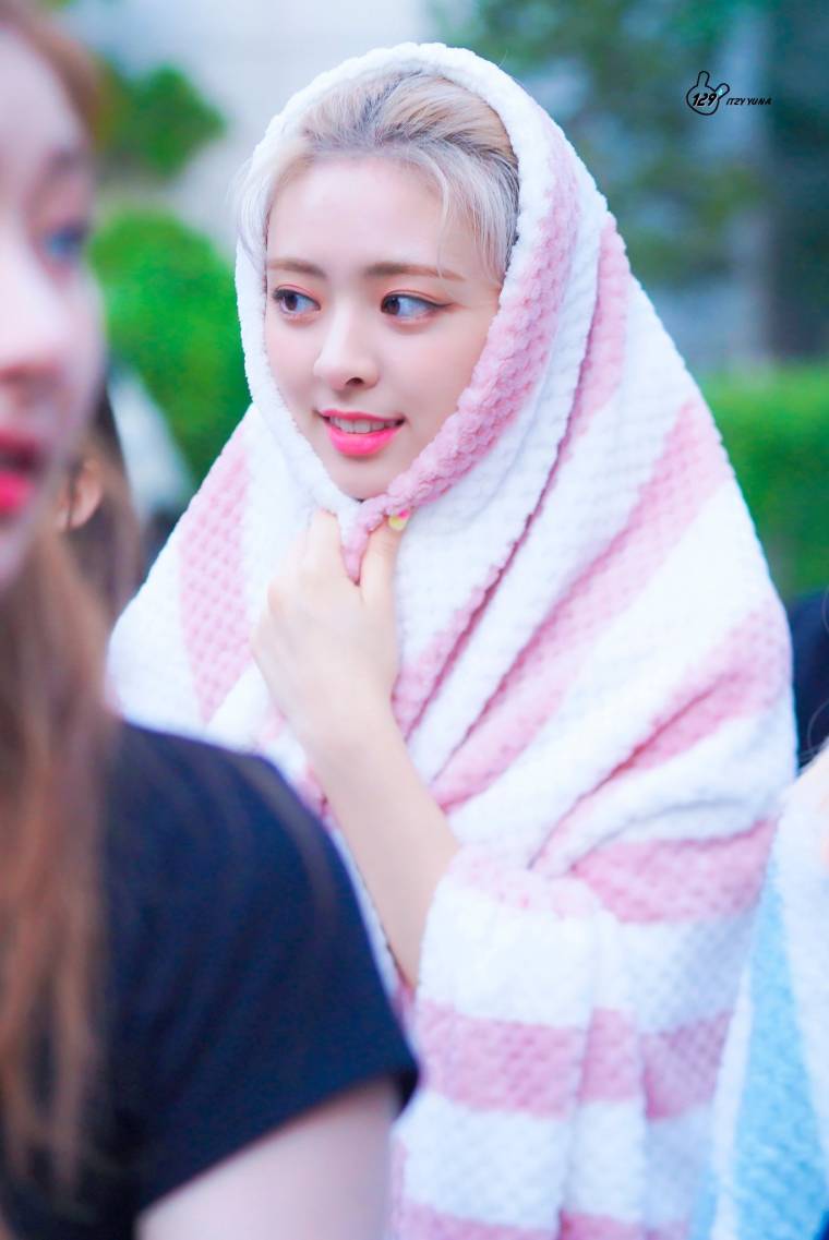 1일 1회..ITZY 유나