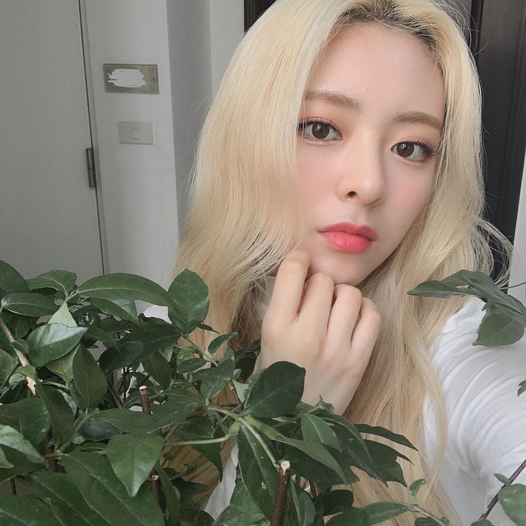 ITZY 유나.insta