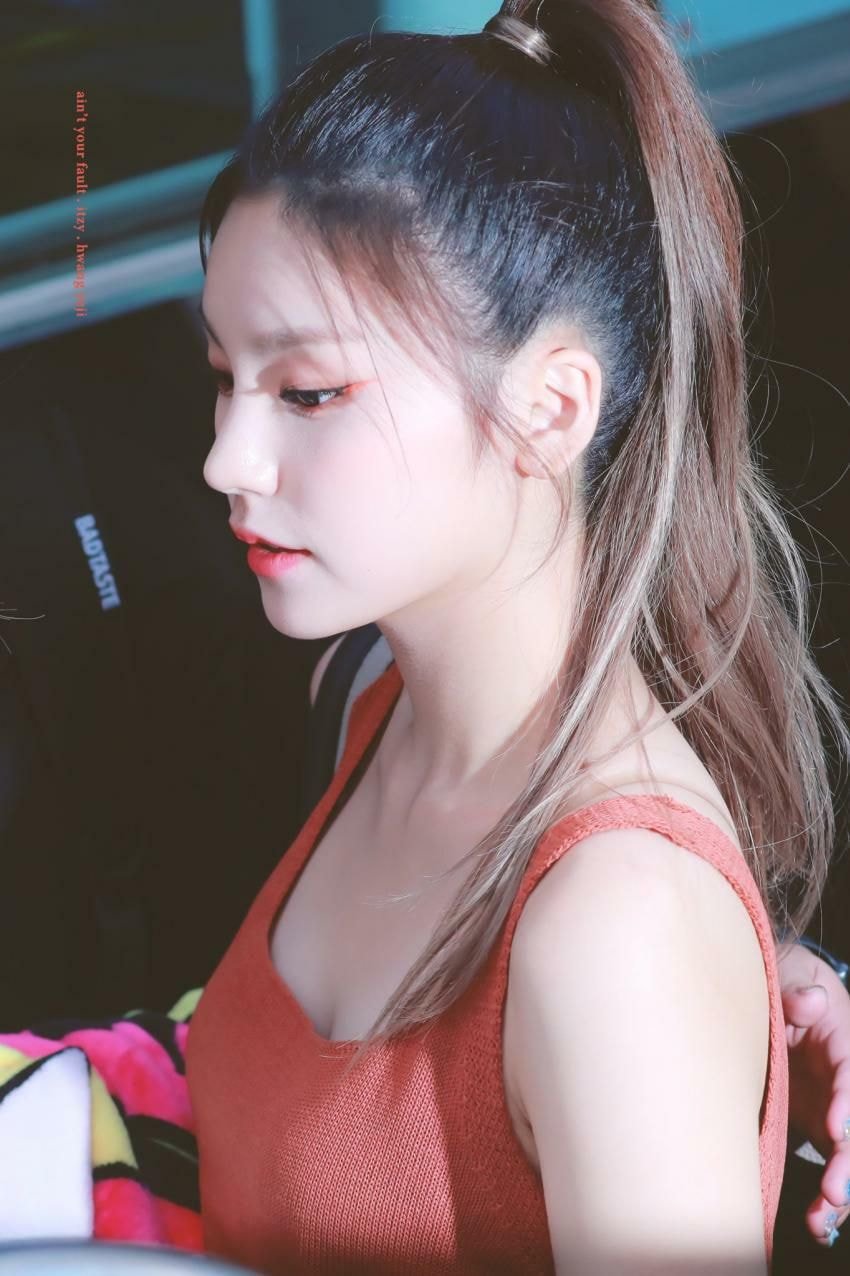 ITZY 예지 옆모습.jpg