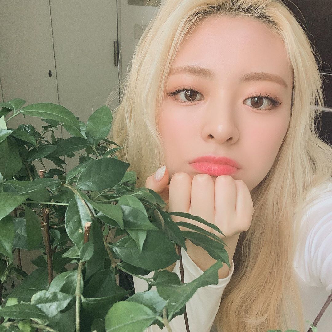 ITZY 유나.insta