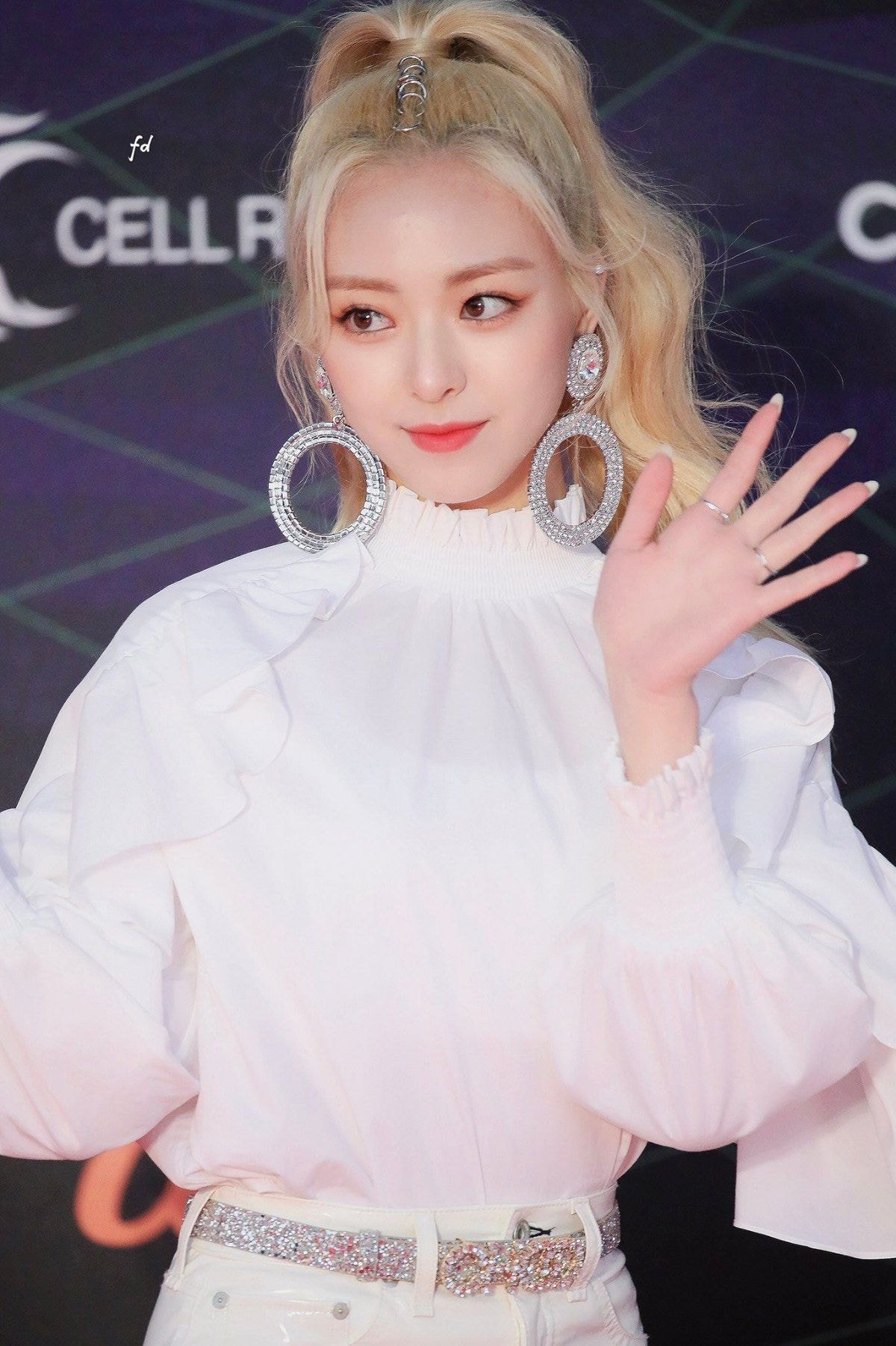 세상 화려했던 있지(ITZY) 유나 귀걸이