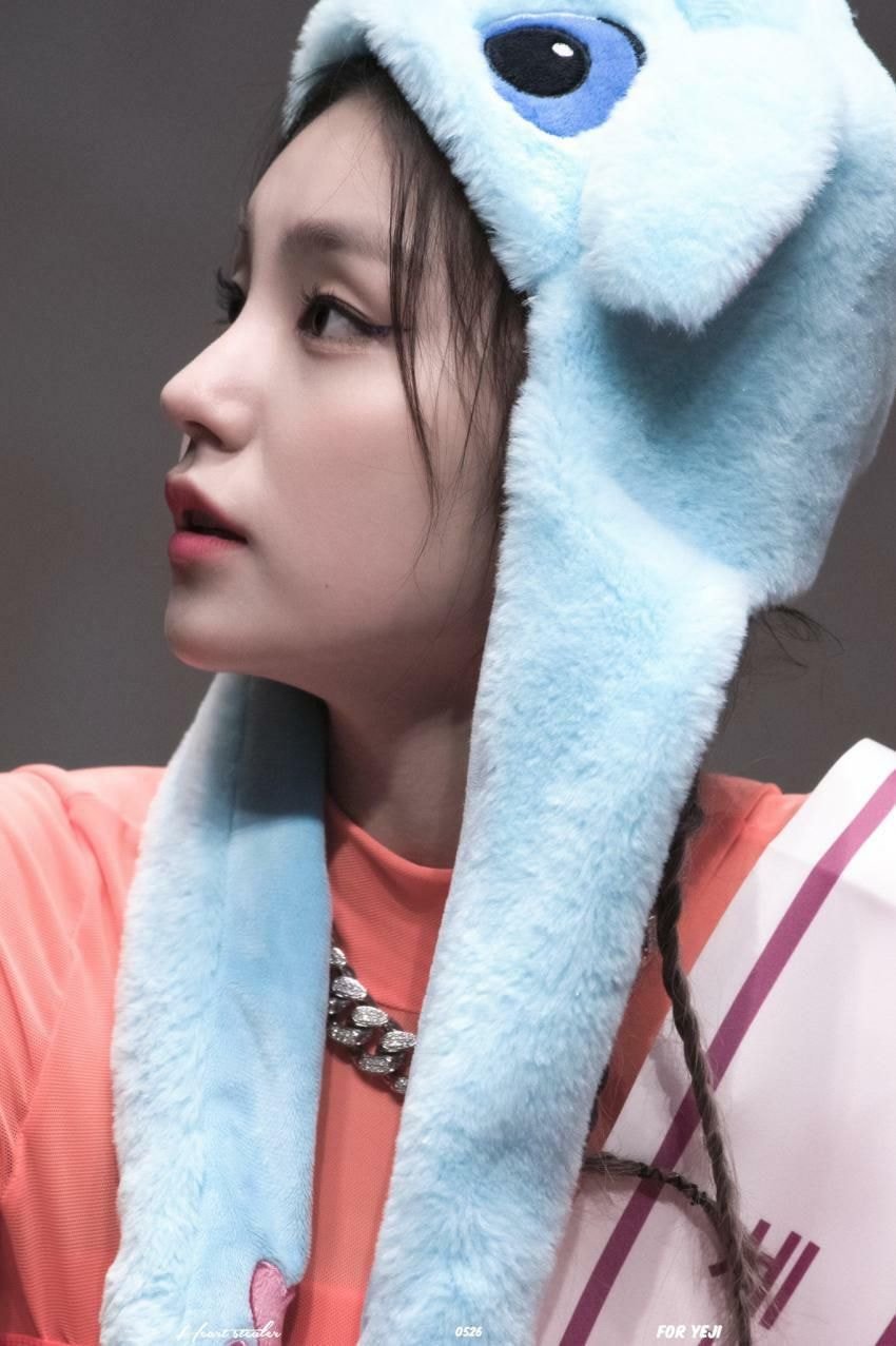 ITZY 예지 옆모습.jpg