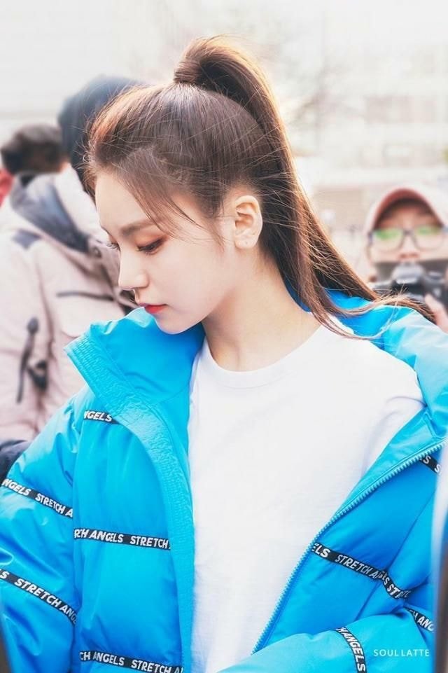 ITZY 예지 옆모습.jpg