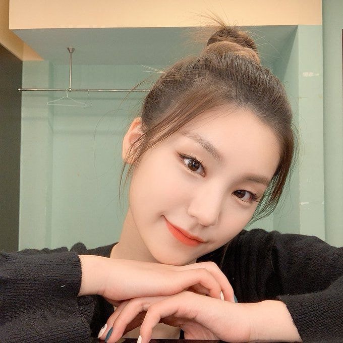 있지 ITZY 예지 셀카.jpg