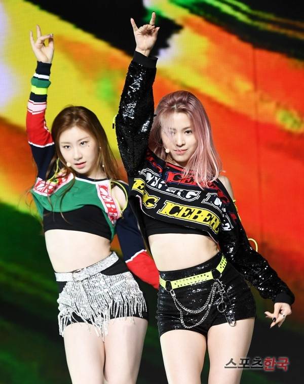 #ITZY(#있지) 신곡 ICY 기자 쇼케이스 사진.jpg