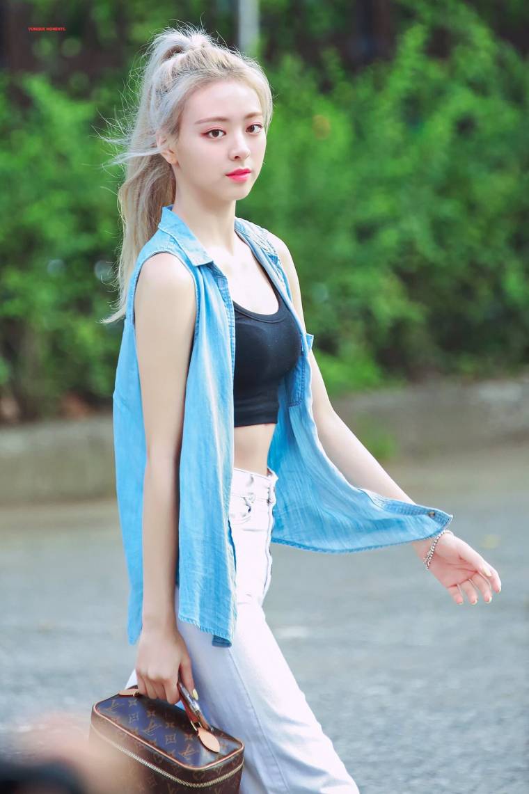 1일 1회..ITZY 유나