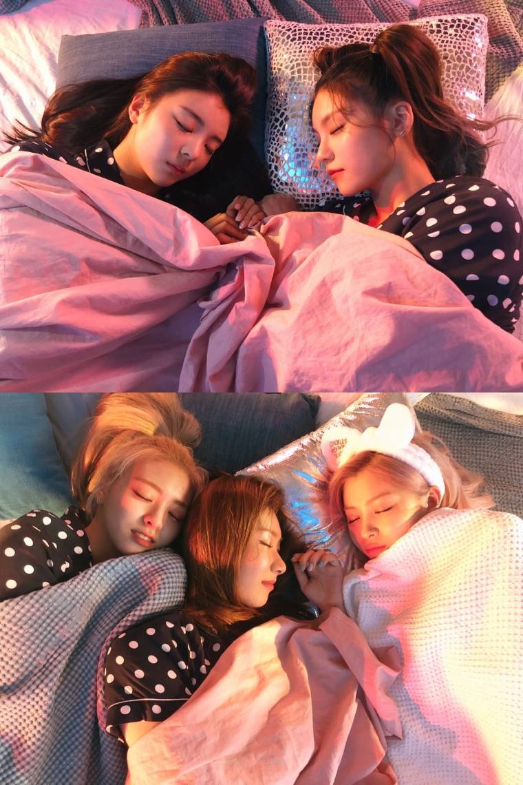 ITZY(있지) 눕방 라이브 채널 사진.jpg