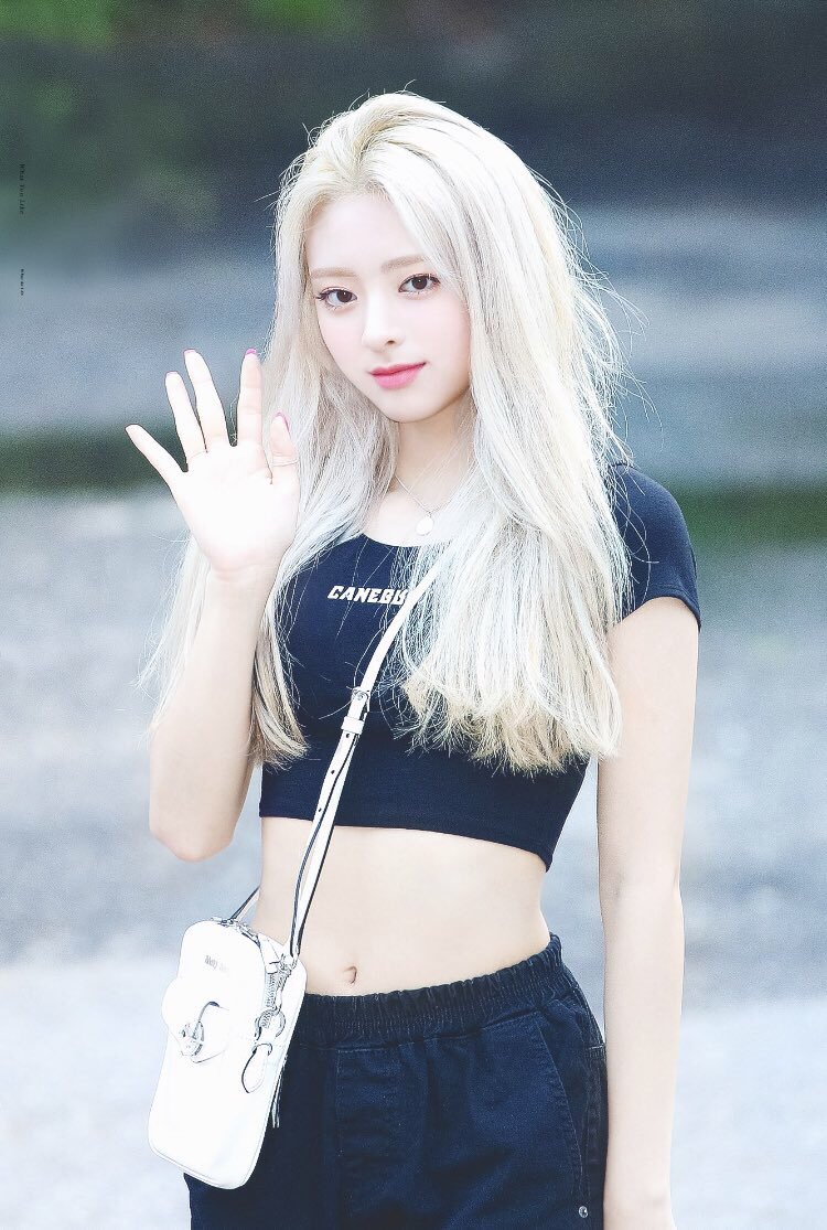 출근길..ITZY 유나.jpg (+ Etc)