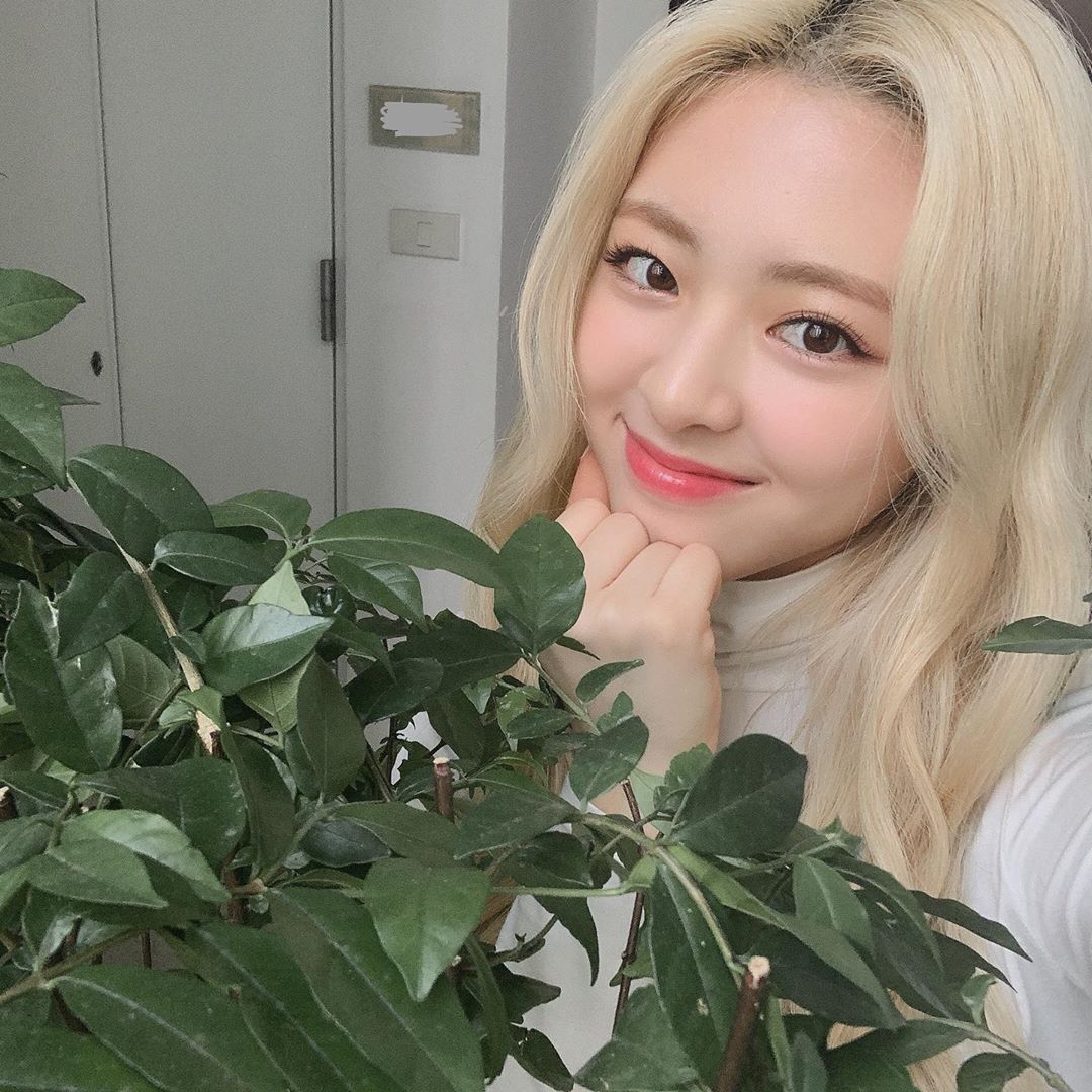 ITZY 유나.insta