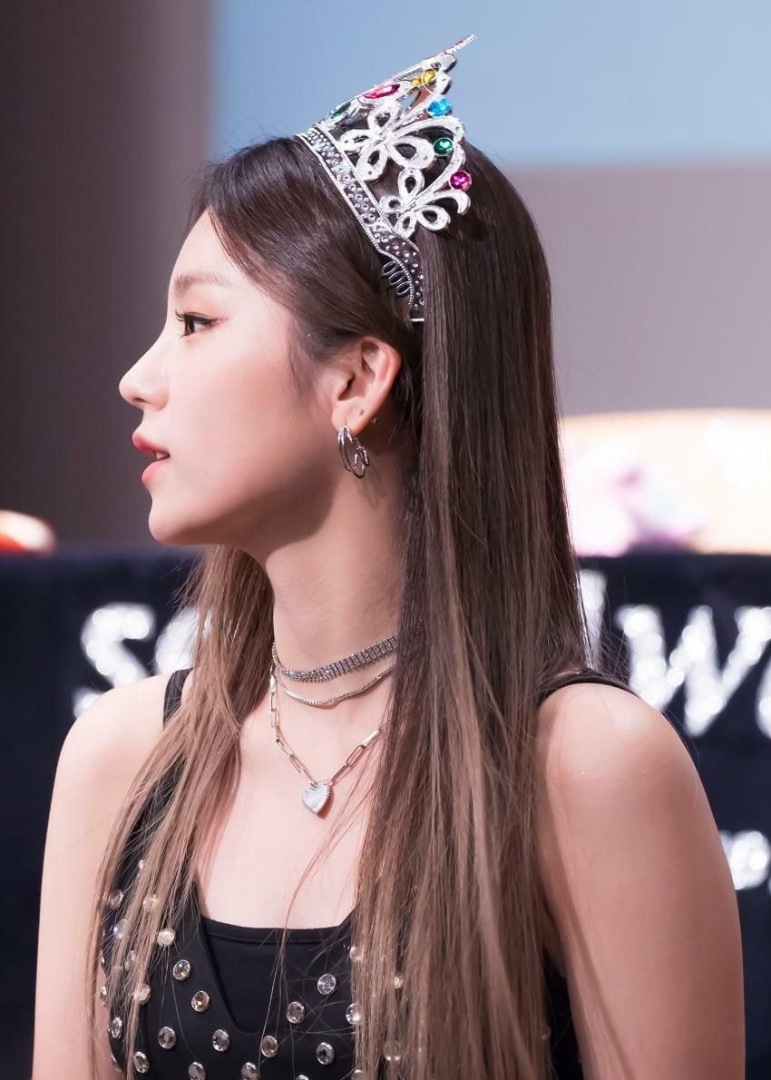 ITZY 예지 옆모습.jpg
