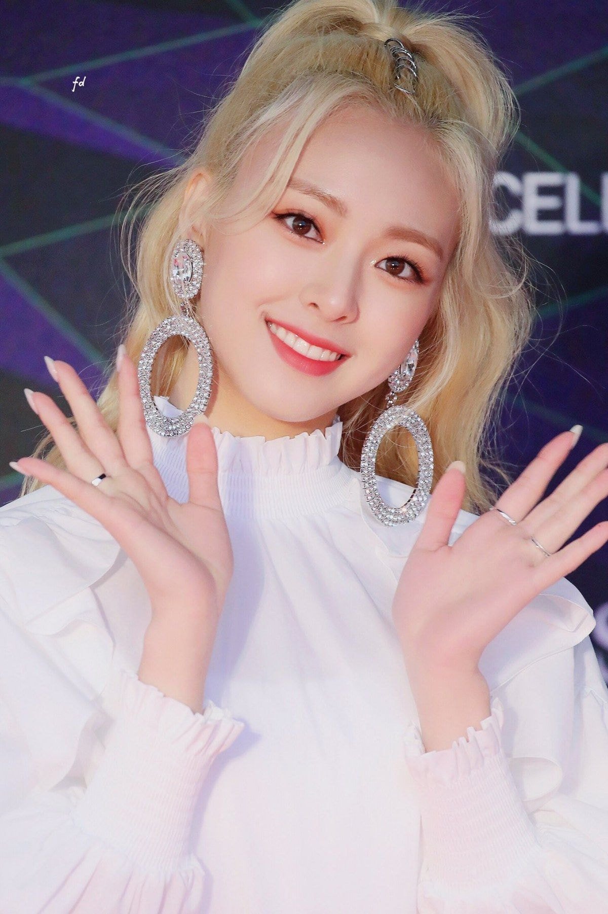 세상 화려했던 있지(ITZY) 유나 귀걸이