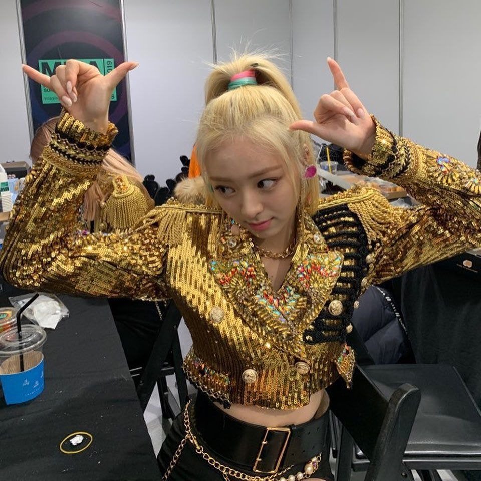 있지 ITZY 유나 어제자 생일기념 폭풍인스타 업뎃