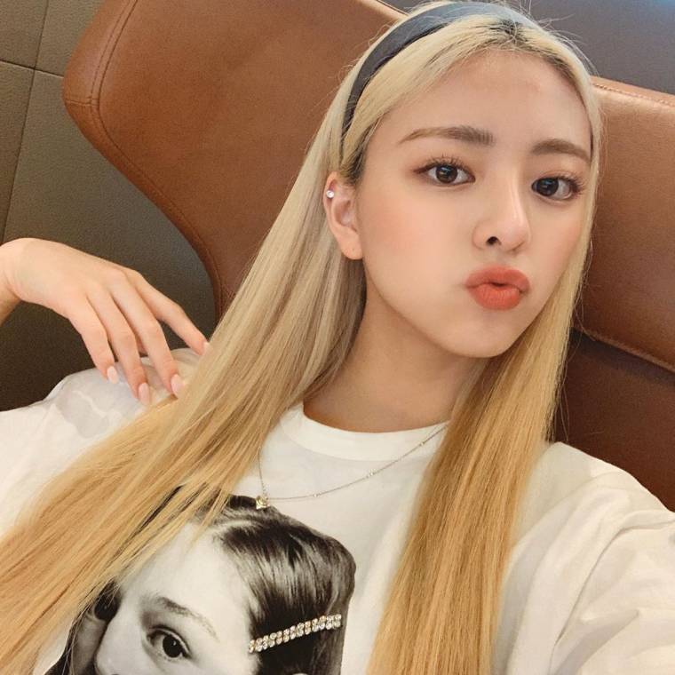 ITZY 유나.insta