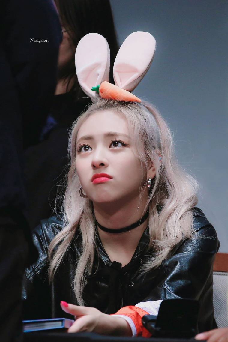 1일 1회..ITZY 유나
