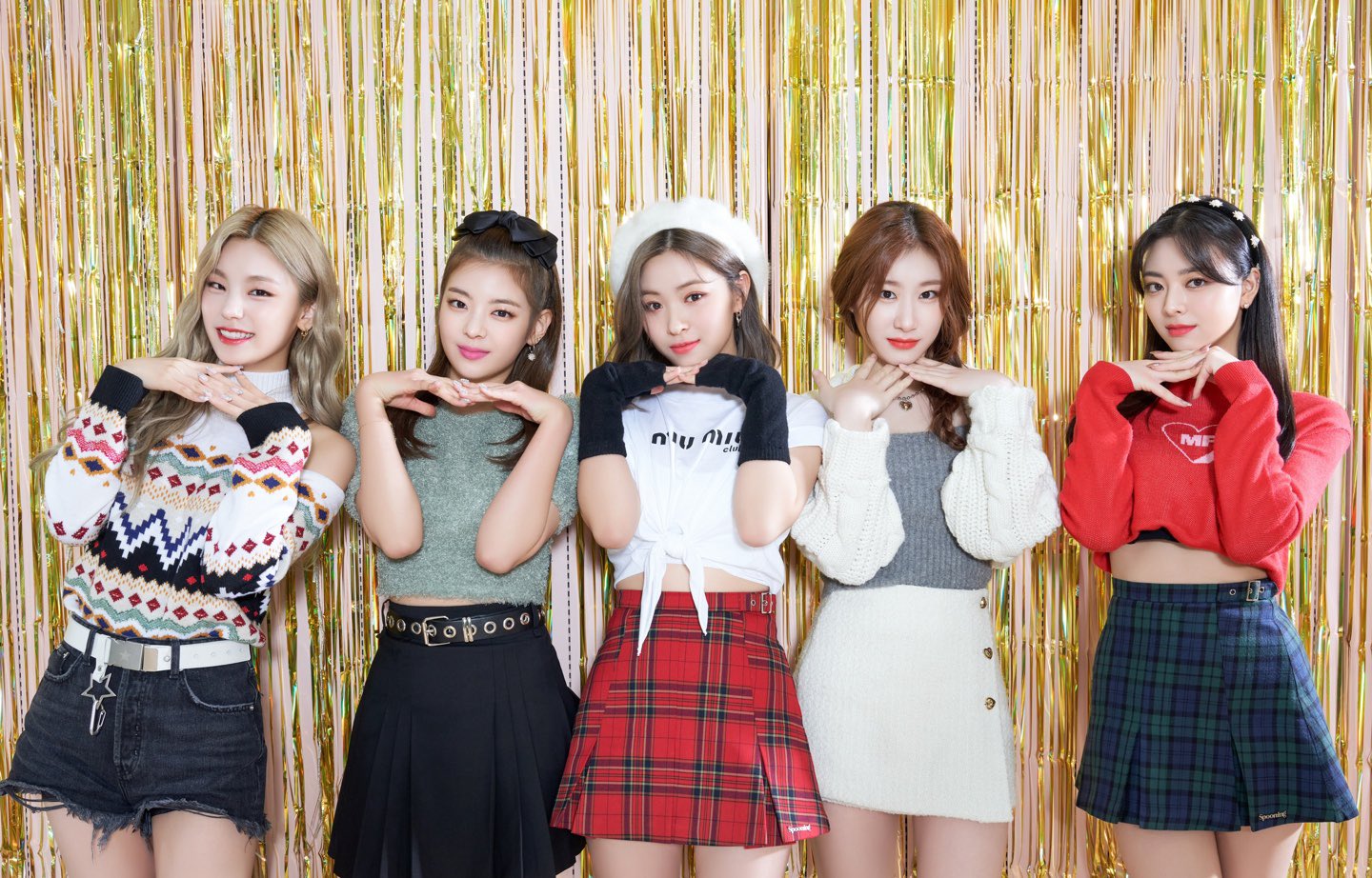ITZY(있지) 크리스마스 기념 단체컷