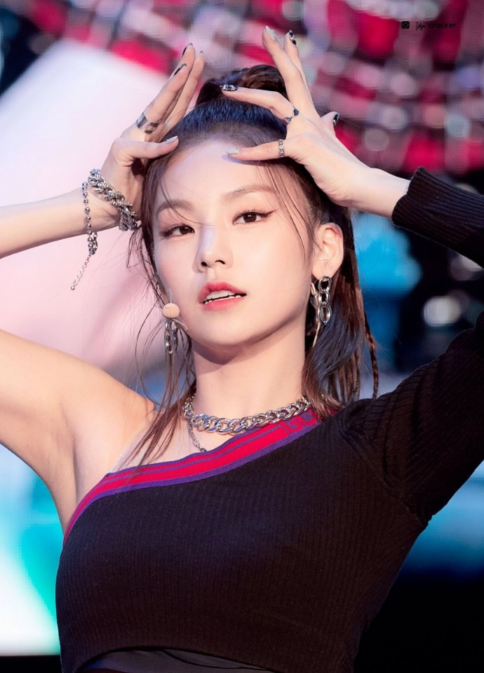 화장 연하게 한 #ITZY 예지