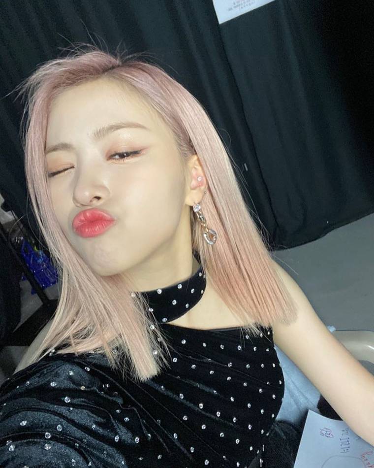 블랙&레드 #ITZY 류진